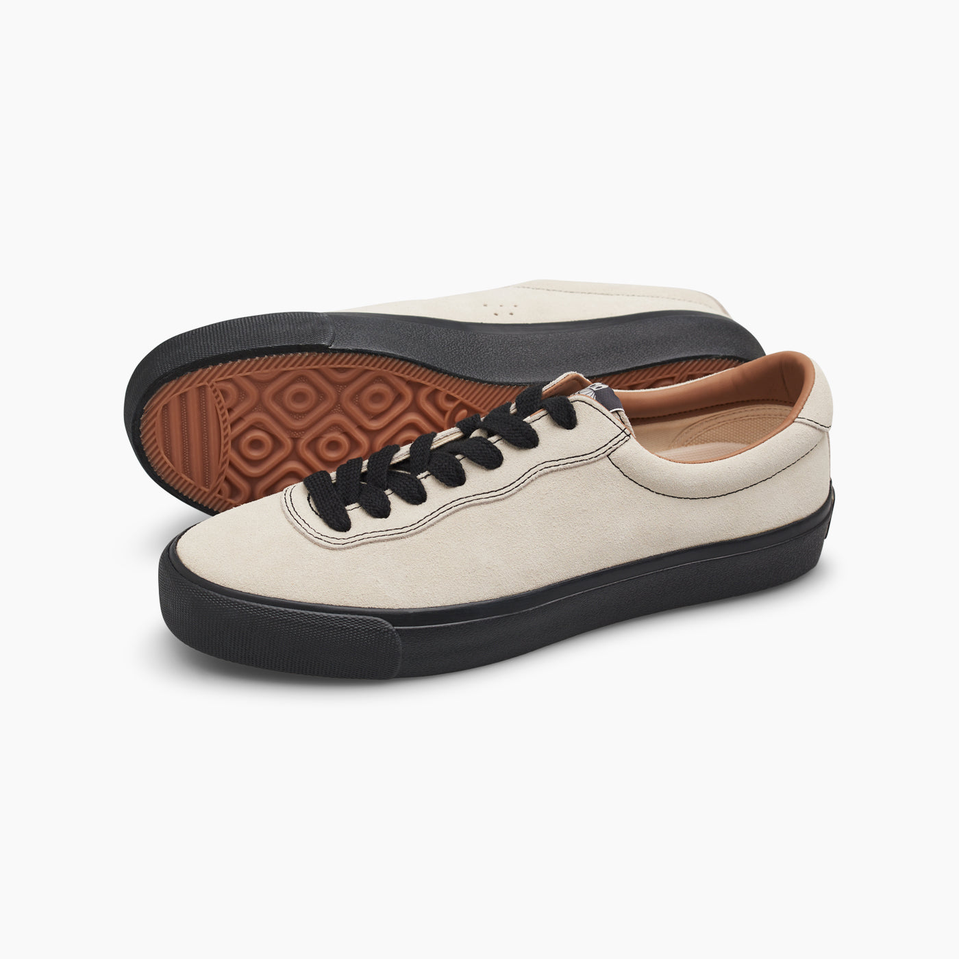 VM001 LO Suede (White/Black/Black)